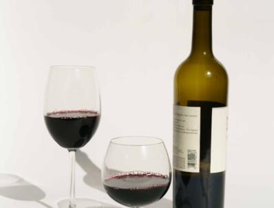 Wine bottle and two glasses with wine